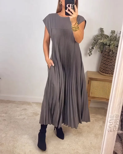 Aline | Sleeveless pleated dress
