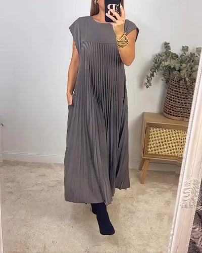 Aline | Sleeveless pleated dress