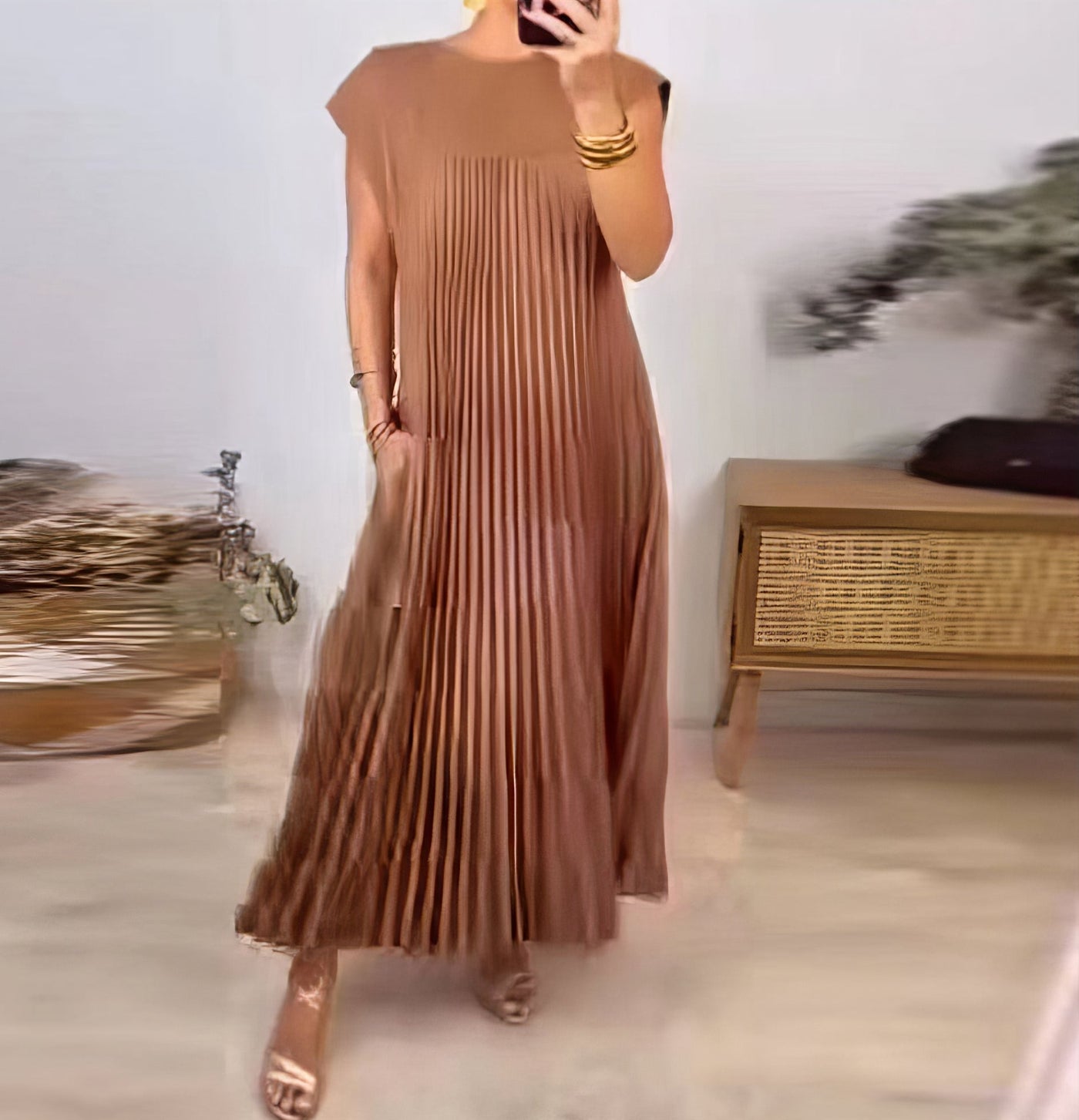 Aline | Sleeveless pleated dress