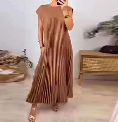 Aline | Sleeveless pleated dress