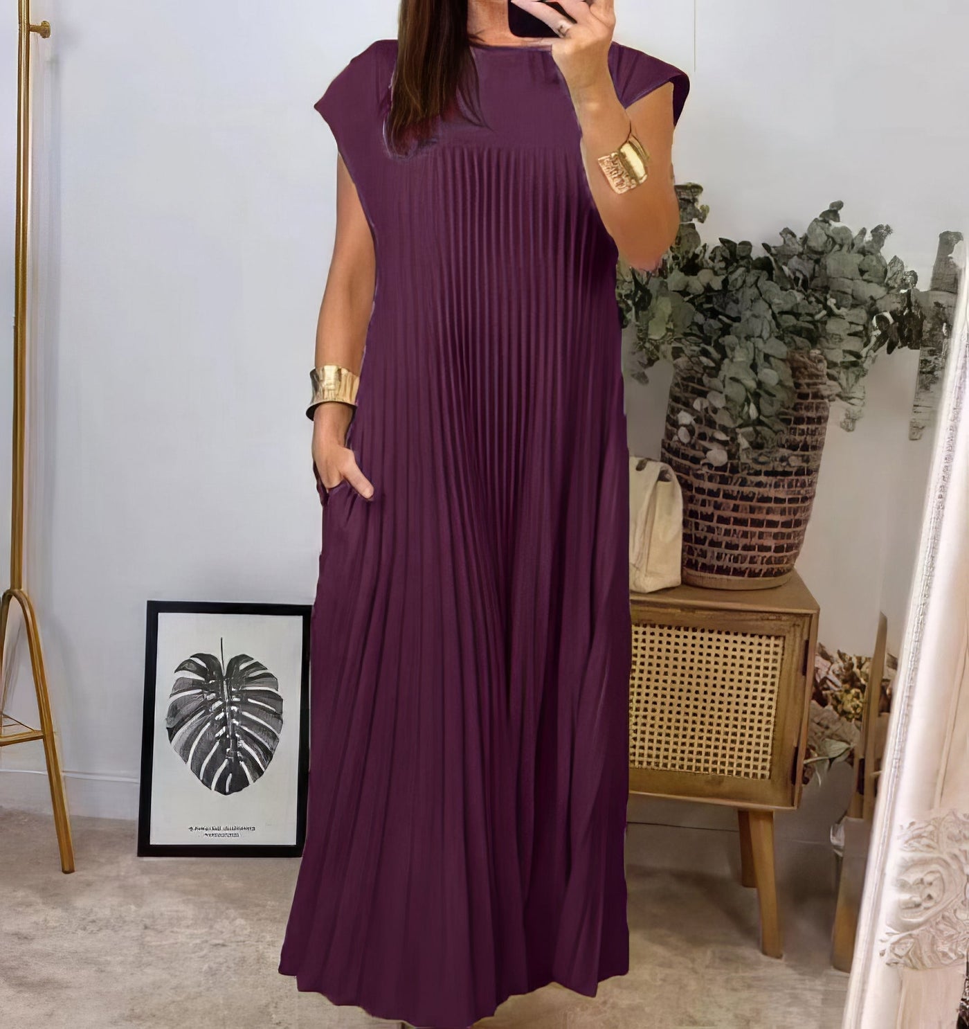 Aline | Sleeveless pleated dress
