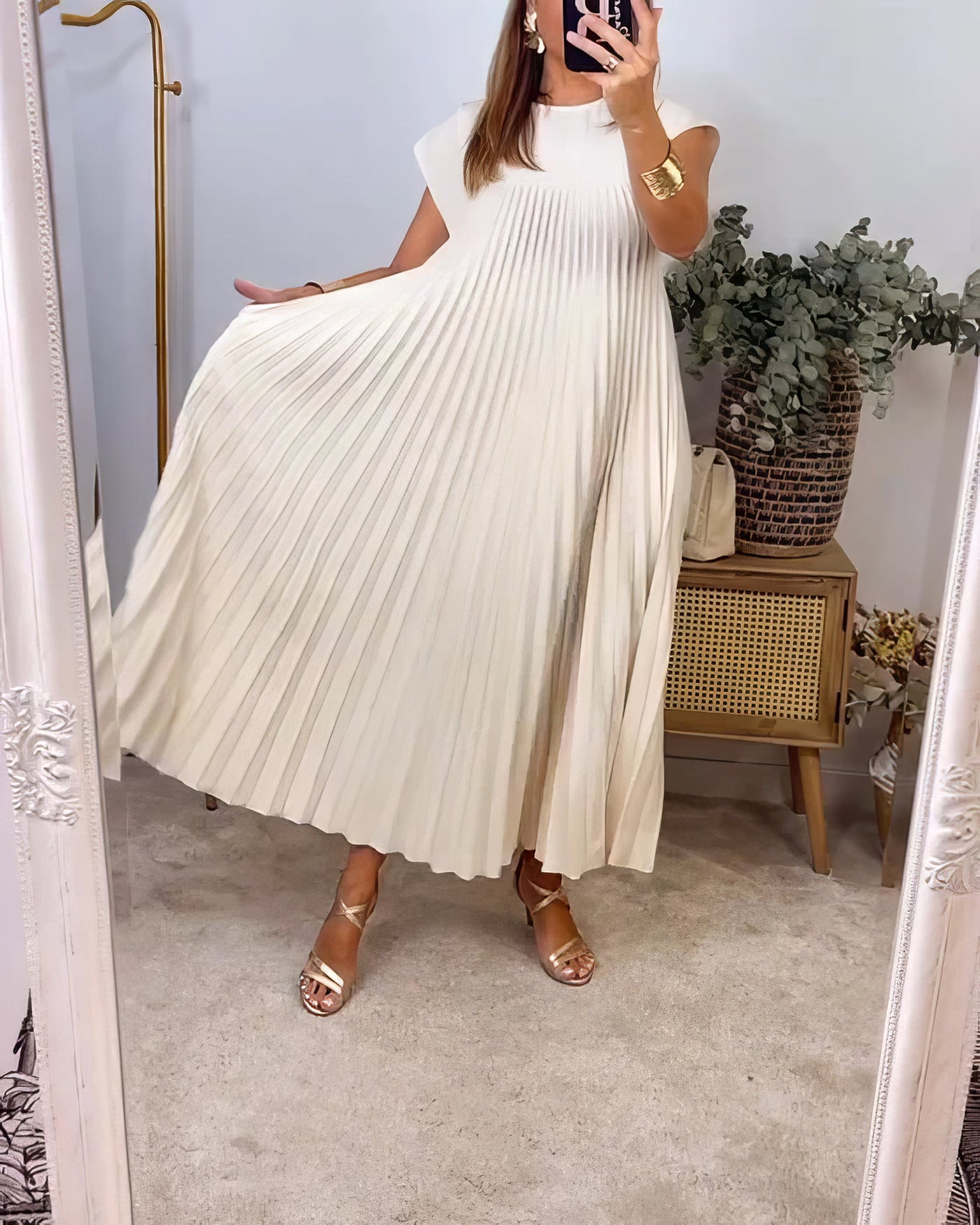 Aline | Sleeveless pleated dress